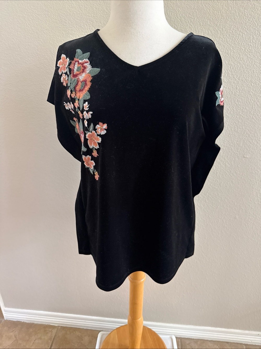 THML Blouse Velvet Indigo Floral Embroidered V-Neck Cap Sleeved  Size XS